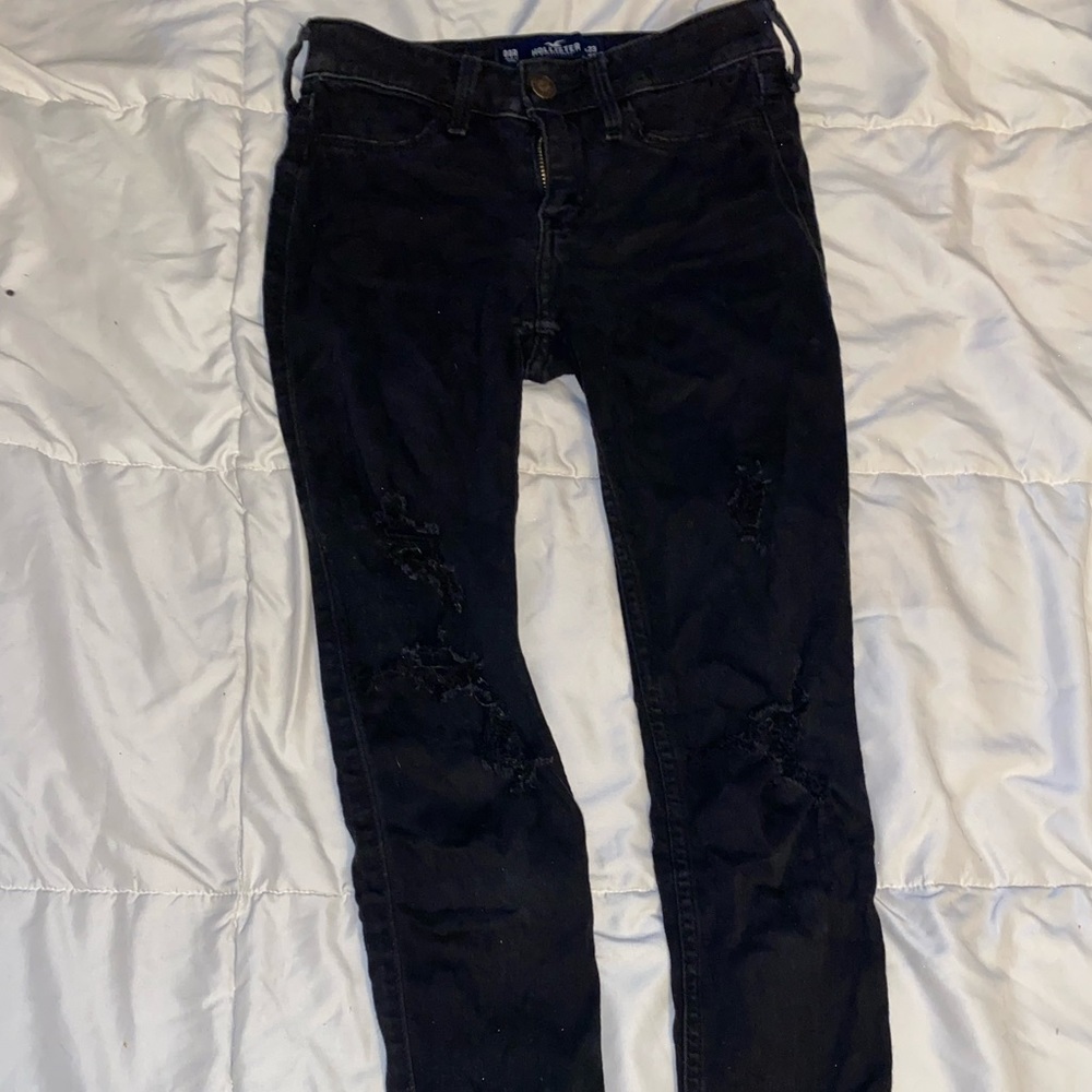 HOLISTER BLACK RIPPED SKINNY JEANS